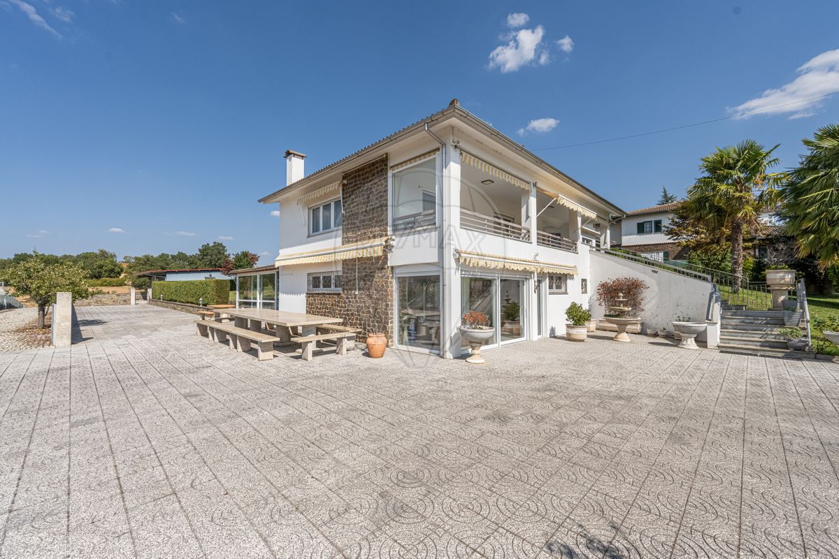 Moradia T5 Para Venda em Bragan�a
